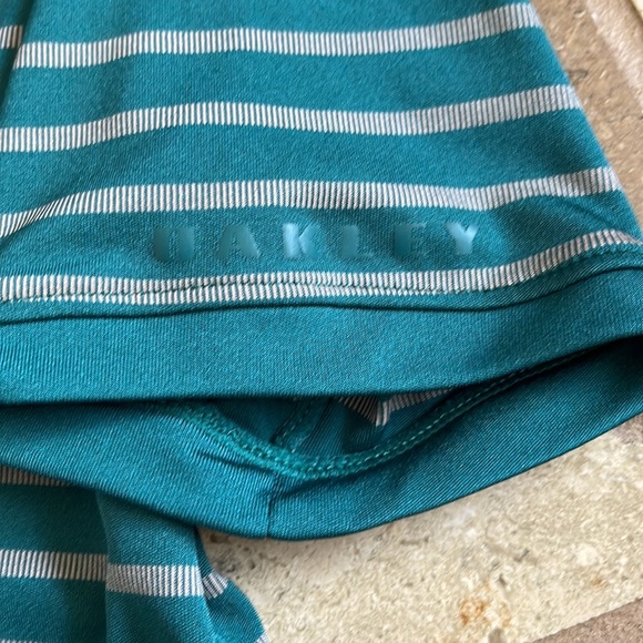 Women’s Oakley Performance Fit Golf Polo - Picture 2 of 4